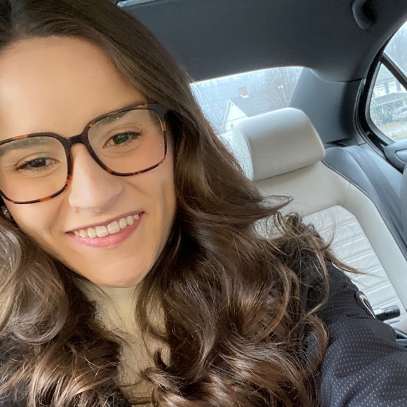 Meet your Posher, Alexis - Picture 1 of 1